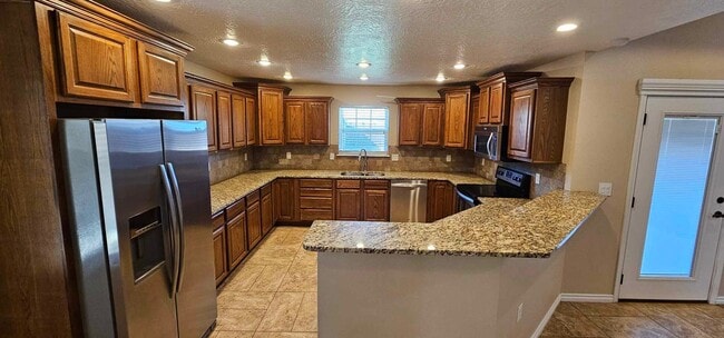 Building Photo - Beautiful 4 bedroom, 2 bath home for rent