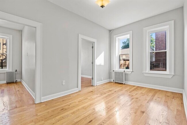 Primary Photo - 284 3rd St