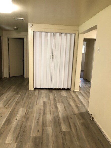washroom - 917 E 38th St