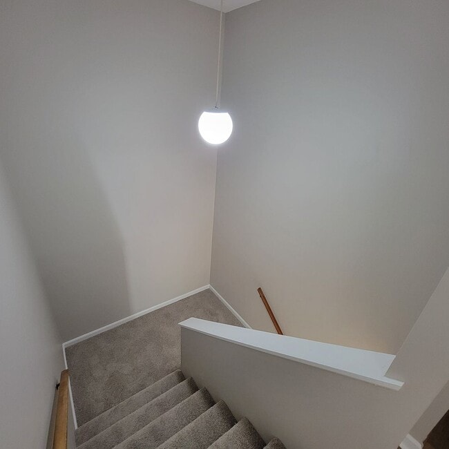 Building Photo - 2/1.5 Townhome-Cookeville City- End Unit