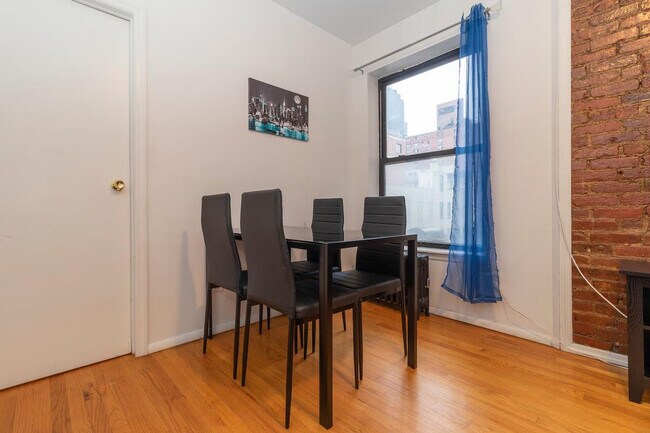 Building Photo - 331 E 92nd St