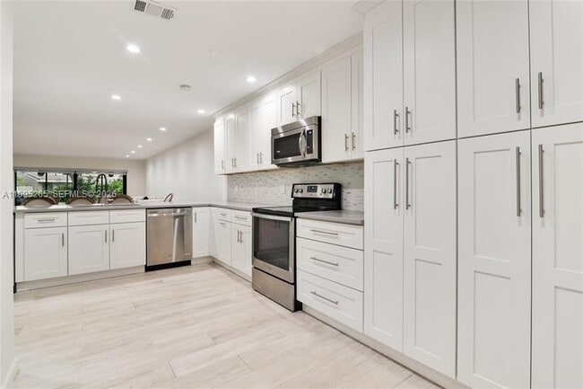 Building Photo - 307 Bonnie Brae Way