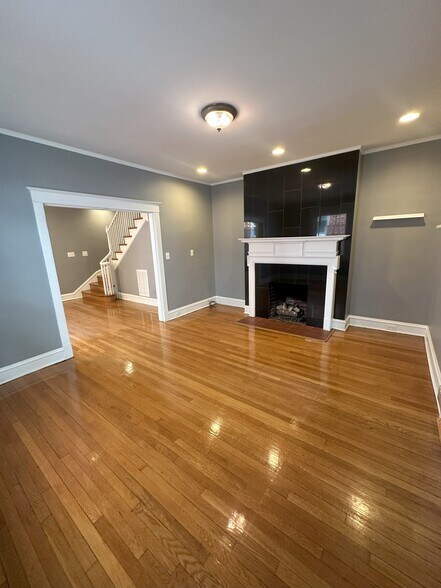 Building Photo - 2124 Lakeview Ave