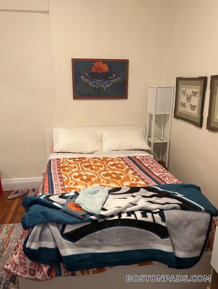 Building Photo - 211 Park Dr