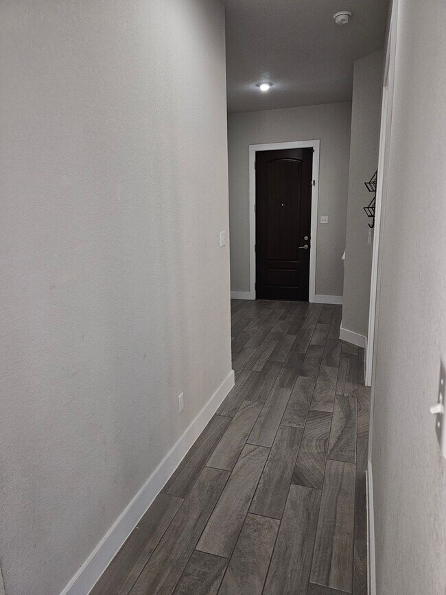 Building Photo - $500 discount for Lease signed in June!