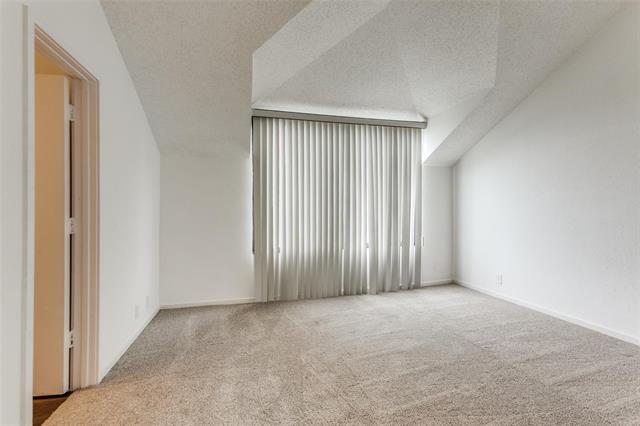 Building Photo - 5990 Lindenshire Ln