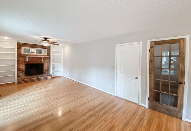 Building Photo - Fantastic 4 Bedroom 3.5 Bathroom Colonial ...