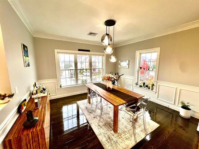 Building Photo - 259 Oakwood Ave