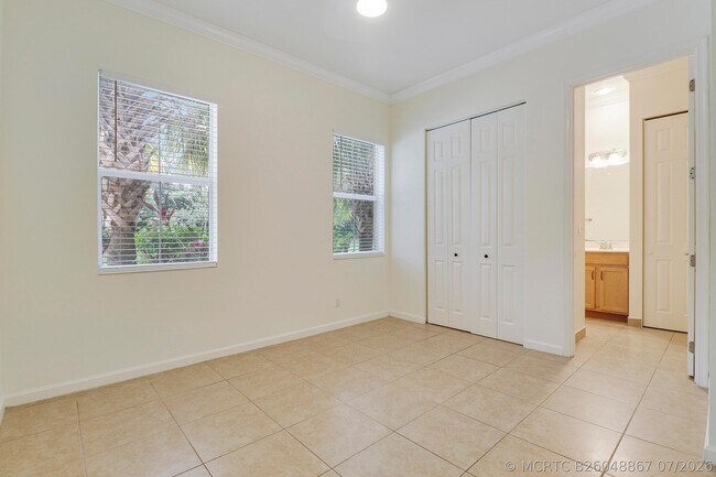 Building Photo - 11340 SW Vanderbilt Cir
