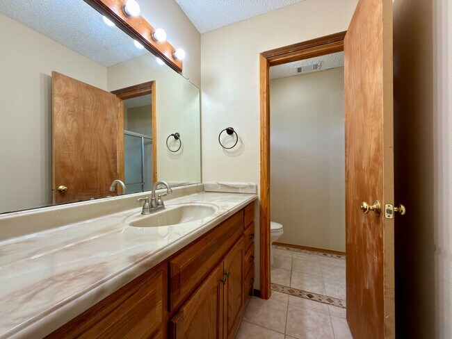Building Photo - Gorgeous Brick Home for Rent! - 3 Bedroom, 2 Bath, 2 Car garage - 1,797 sf