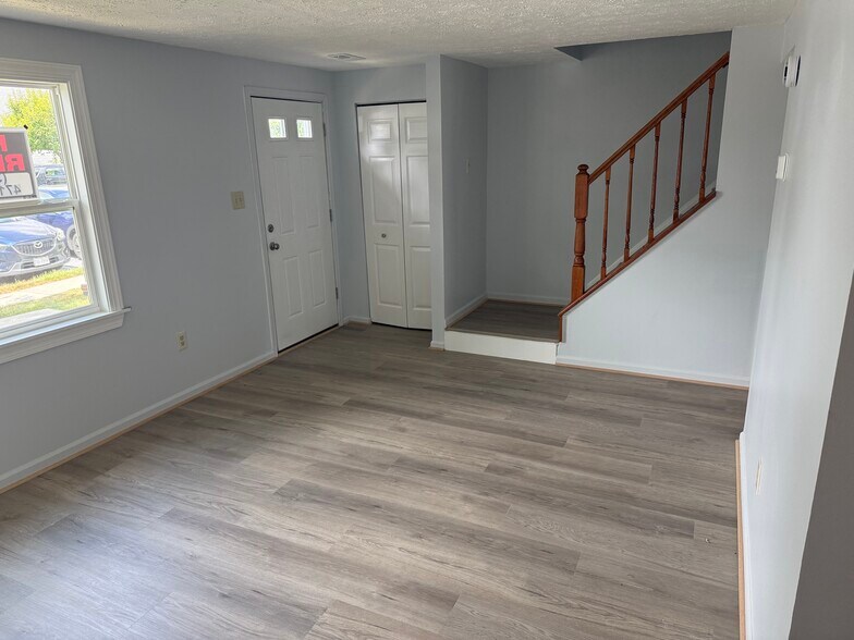 Family Room - 6713 Kernel Ct