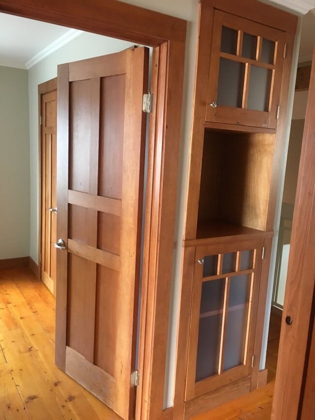Building Photo - Valencia - Upgraded 3 bedroom, 1.5 bath condo near golf course