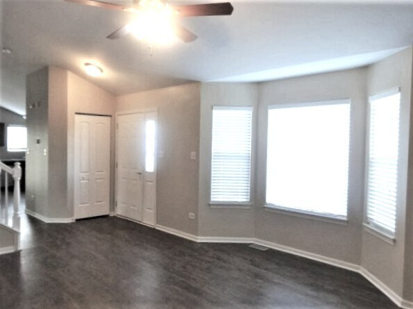 Building Photo - 816 Shorewood Dr
