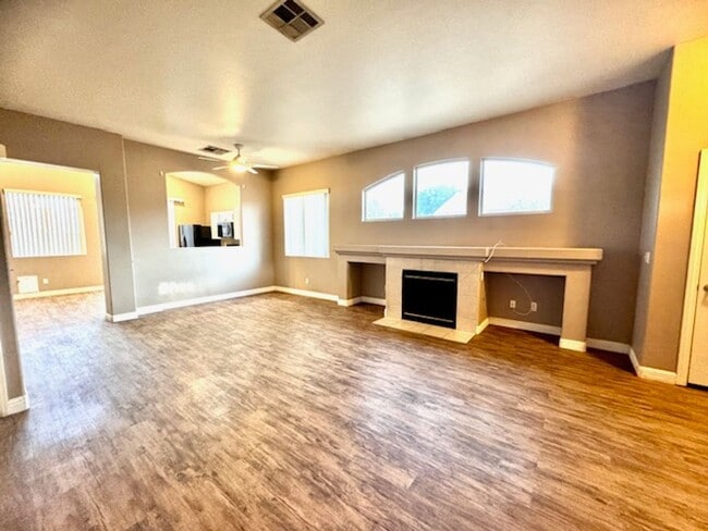 Building Photo - Charming  3-bedroom, 2-bathroom