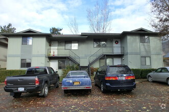 Building Photo - Upstairs Apartment Near Food and Shopping