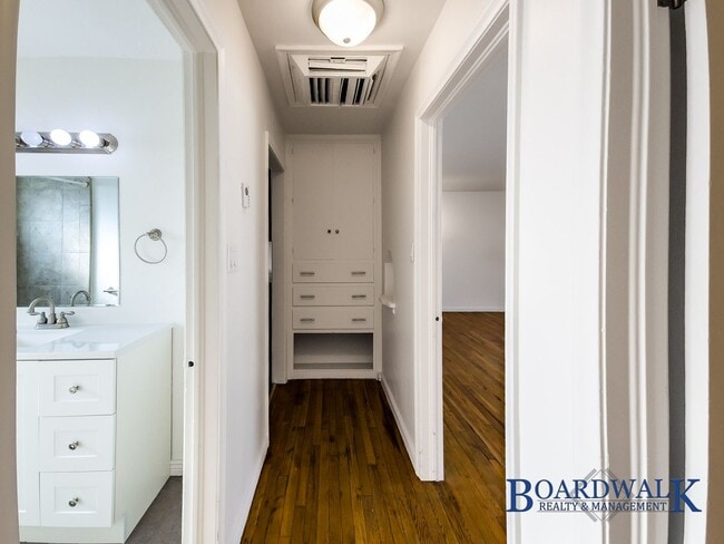 Building Photo - Spacious 4-Bed Home with Basement & Covered Patio