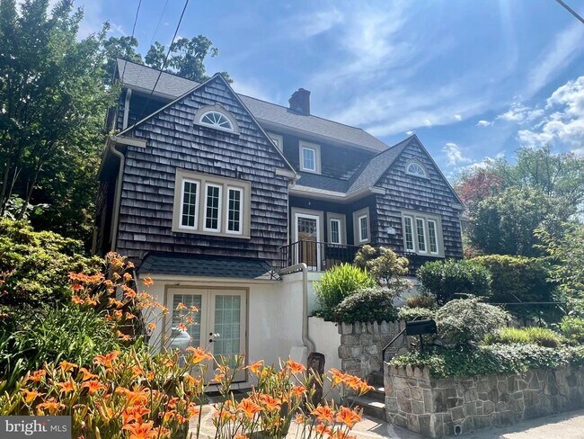 Primary Photo - 3364 Stuyvesant Pl NW