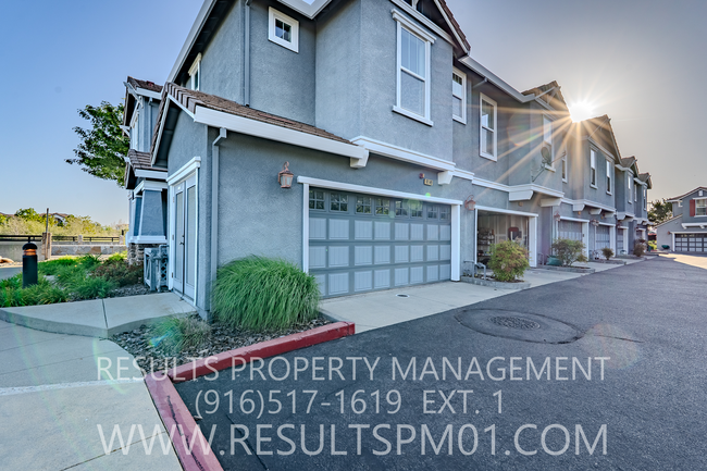 Building Photo - Beautiful Townhome in Rocklin Available Now!