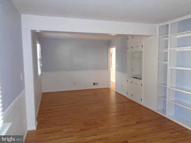 Building Photo - 1620 Trebor Ct