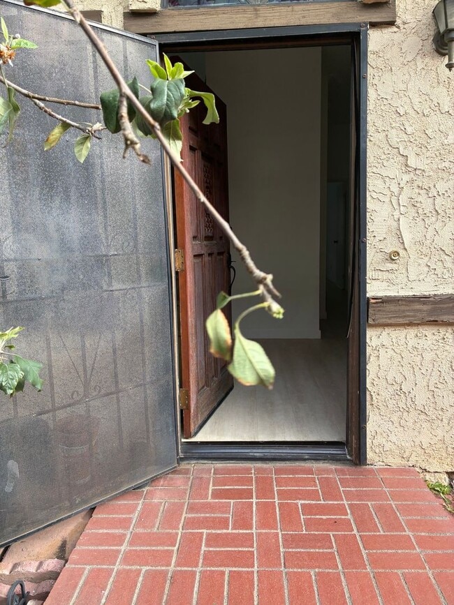 Building Photo - BEAUTIFUL 4 Bed 3 Bath unit