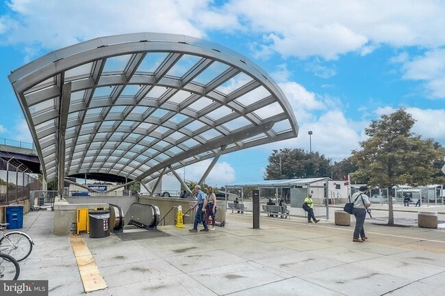 Building Photo - 2231 Otis St NE