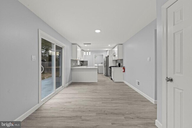 Building Photo - 34 Hinsdale Ln