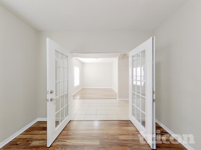 Building Photo - 492 Shirley Dr