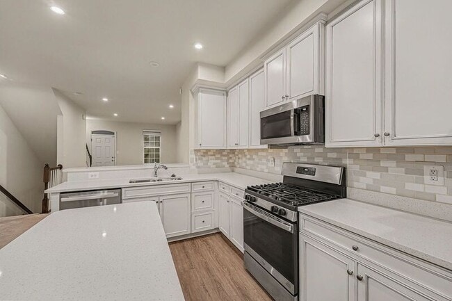 Building Photo - 2042 Track Cir