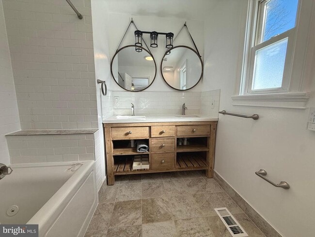 Building Photo - 7419 Farnum St