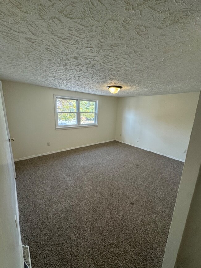 Building Photo - 611 N Mclean St