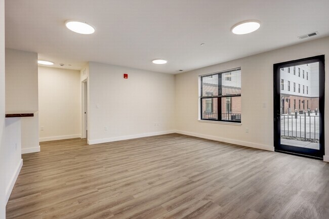 Building Photo - 416 Highland Ave