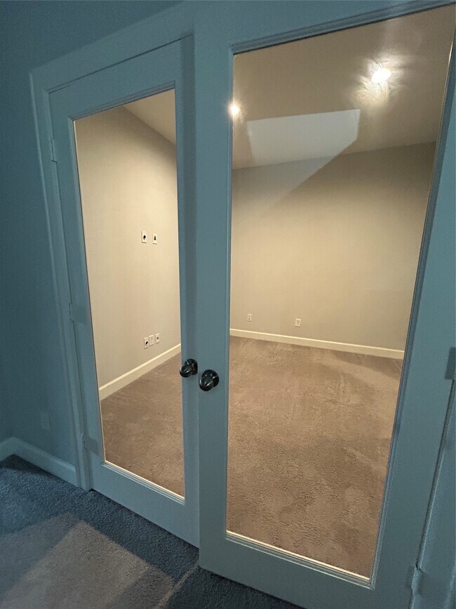 Building Photo - 1211 Marconi St