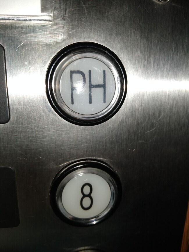 Primary Photo - Amazing Penthouse 2 Bedroom 2 Bath With Mo...