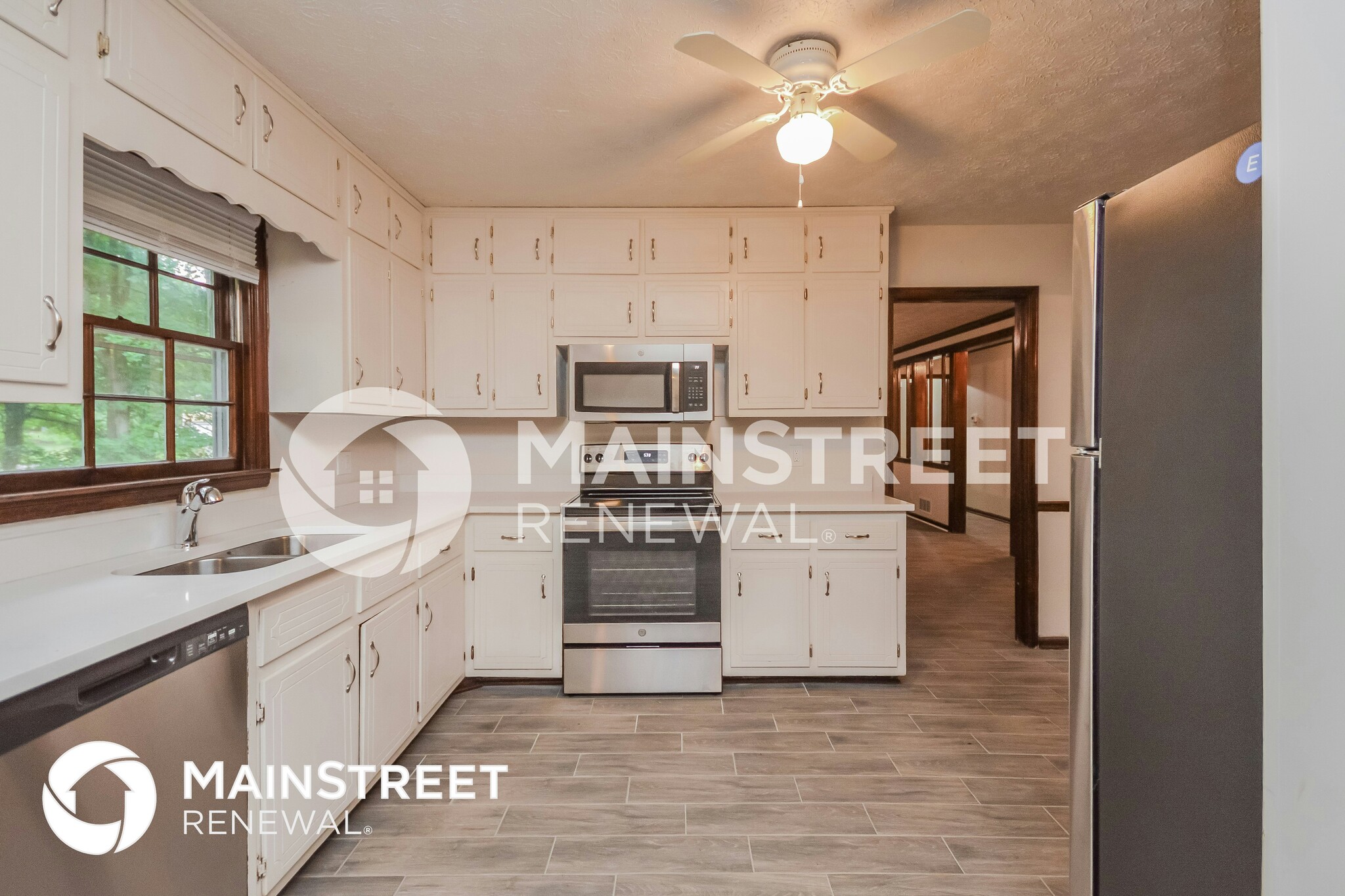 Building Photo - 2245 Pinewood Dr