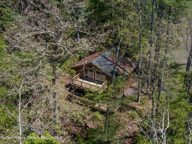 Building Photo - 537 Mossy Hill Rd