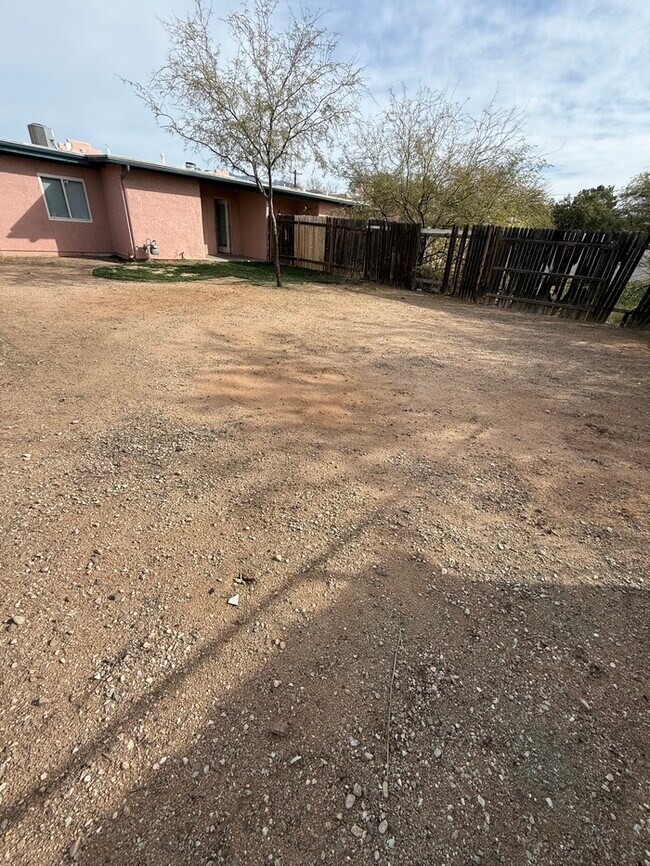 Building Photo - Townhome For Rent