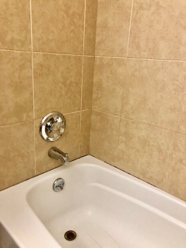 Building Photo - Stunning Duplex in Greeley