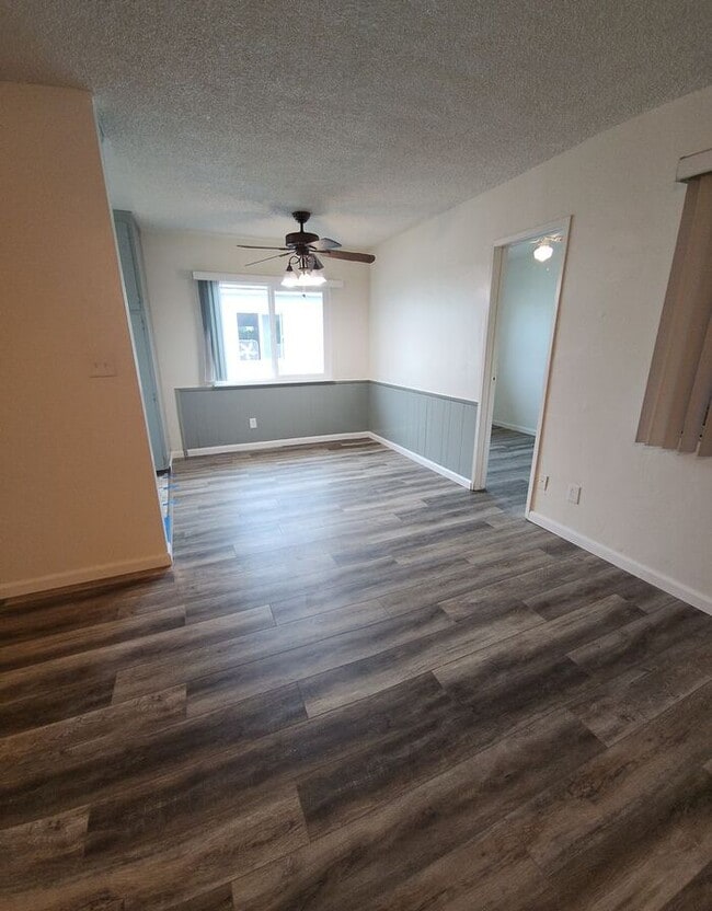 Building Photo - 1 Month Free Rent!! Spacious La Mesa 2BR/1BA unit with BONUS room
