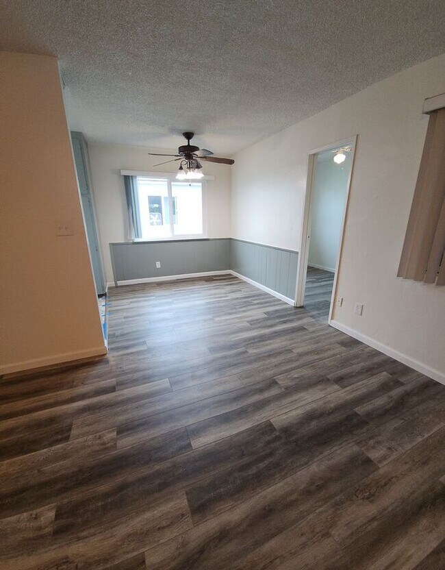 Building Photo - 4th of July Special!! 1 Month Free Rent!! Spacious La Mesa 2BR/1BA unit with BONUS room
