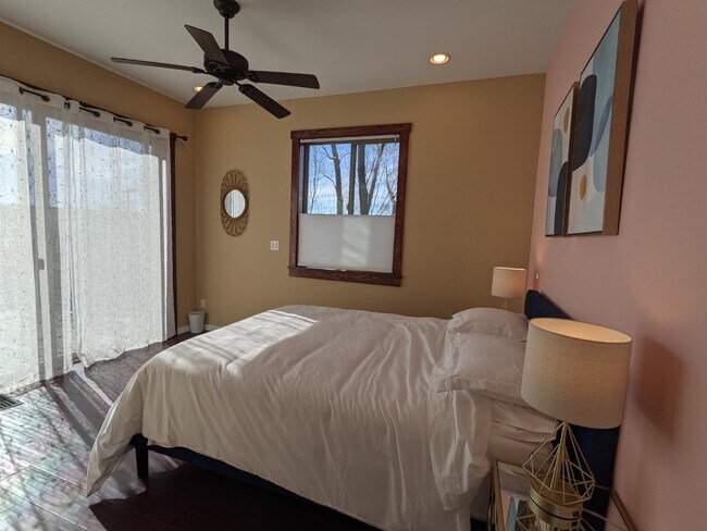 Building Photo - 538 S Fountaine St