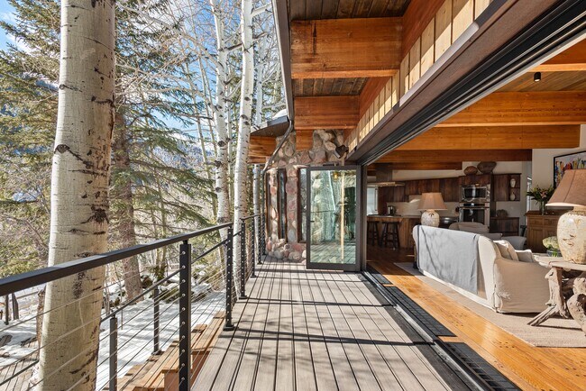 Building Photo - 164 Eastwood Rd