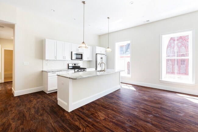 Building Photo - 1723 Washington St