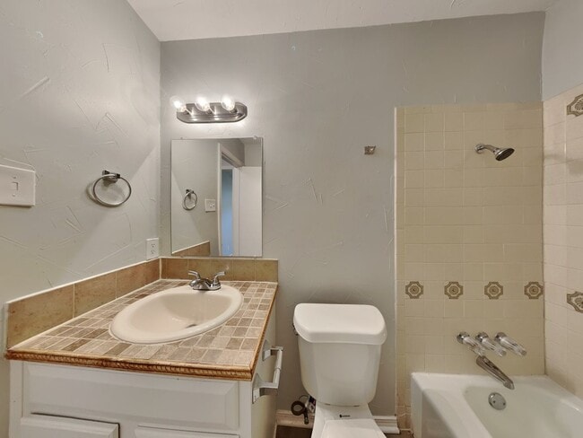 Building Photo - Charming 3-Bed, 2-Bath Home in Burleson with Garage Parking