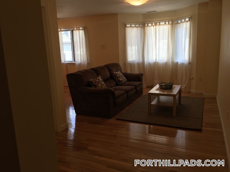 Building Photo - 66 St James St