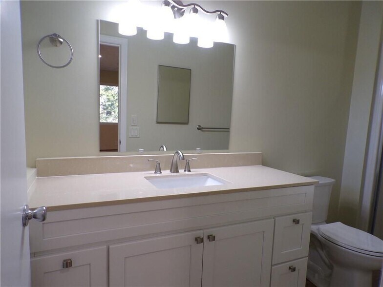 Building Photo - 144 Edaville Ct