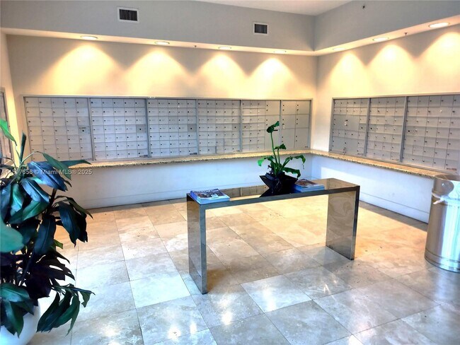 Building Photo - 14951 Royal Oaks Ln
