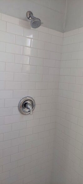 Building Photo - 2070 Avocado Ave