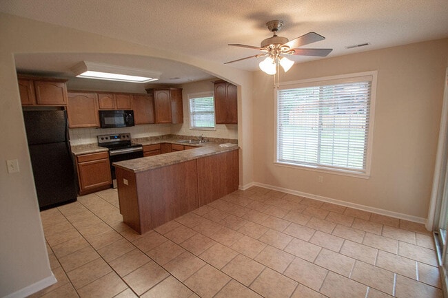 Building Photo - 7002 Madison Creek Dr