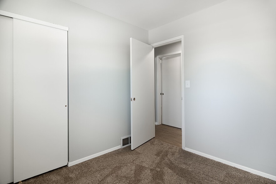 Building Photo - 8704 Indigo Ln