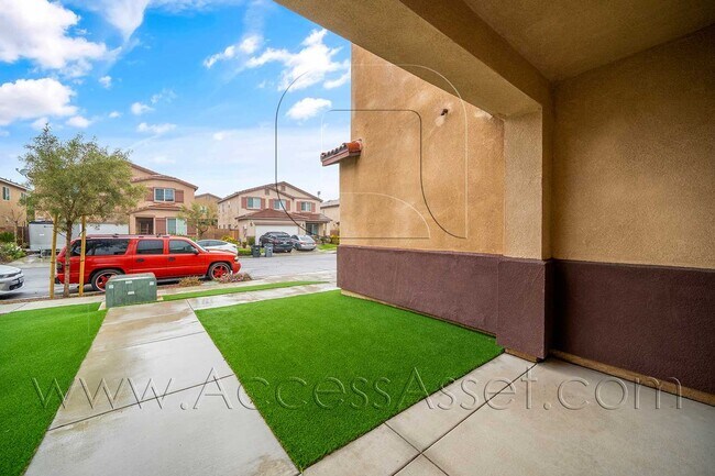 Building Photo - Beautiful Two Story Home 3 bed/2.5 Bath Located In Quiet Cul De Sac In Lake Elsinore!